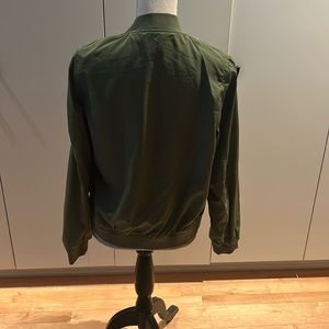 Reversible bomber jacket